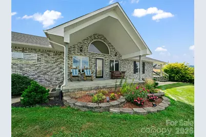 124 W Dogwood Circle, Burnsville, NC 28714 - Photo 3