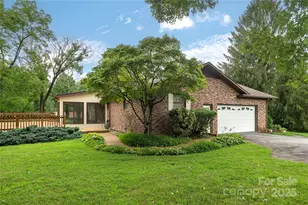 27 Country Rd, Hendersonville, NC 28791 - Photo 1