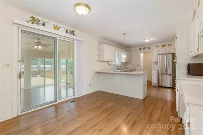 27 Country Road, Hendersonville, NC 28791 - Photo 9