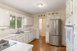 27 Country Rd, Hendersonville, NC 28791 - Photo 11