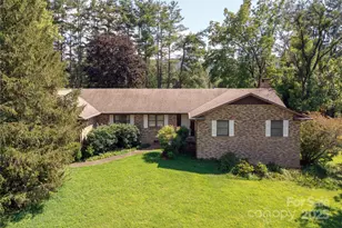 27 Country Rd, Hendersonville, NC 28791 - Photo 3