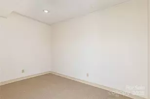 27 Country Rd, Hendersonville, NC 28791 - Photo 33