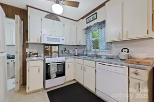 571 Tsisqua Cir, Brevard, NC 28712 - Photo 9