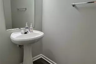 614 E 9th St, Charlotte, NC 28202 - Photo 13