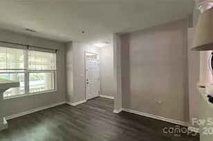 614 E 9th St, Charlotte, NC 28202 - Photo 3