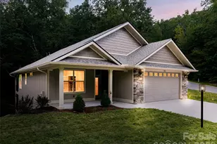 281 Carriage Crest Dr, Hendersonville, NC 28791 - Photo 3