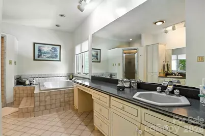 5042 Ridgeland Drive, Hickory, NC 28602 - Photo 19