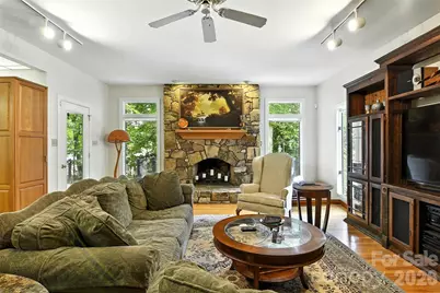 5042 Ridgeland Drive, Hickory, NC 28602 - Photo 5