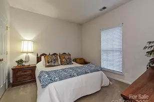 5607 Oak Dr, Charlotte, NC 28216 - Photo 17