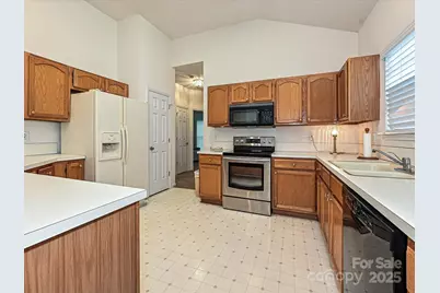 5607 Oak Drive, Charlotte, NC 28216 - Photo 9