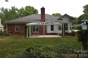 5607 Oak Dr, Charlotte, NC 28216 - Photo 23