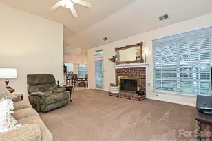 5607 Oak Dr, Charlotte, NC 28216 - Photo 5