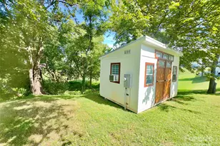 329 Morehead Rd, Marion, NC 28752 - Photo 9