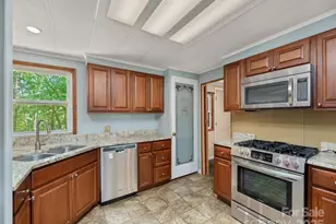 64 Mountain Site Ln, Asheville, NC 28803 - Photo 11