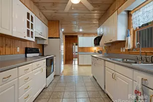 140 Hangin Dog Ln, Lake Toxaway, NC 28747 - Photo 9