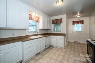 1302 W A St, Kannapolis, NC 28081 - Photo 9