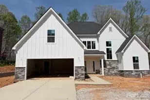5019 Ardenwoods Dr, Charlotte, NC 28215 - Photo 1