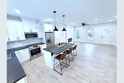 1471 20th Street NE, Hickory, NC 28601 - Photo 3