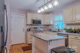 303 Theron Ct, Candler, NC 28715 - Photo 15