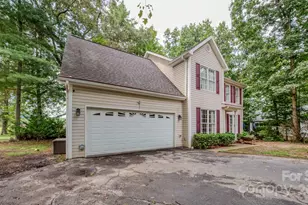 303 Theron Ct, Candler, NC 28715 - Photo 3