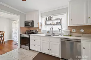 7335 Meadowdale Ln, Charlotte, NC 28212 - Photo 11