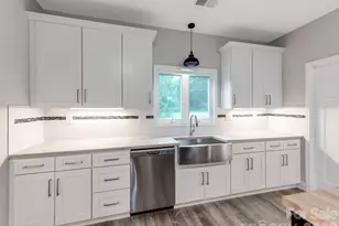 776 S Grove St, Lincolnton, NC 28092 - Photo 3