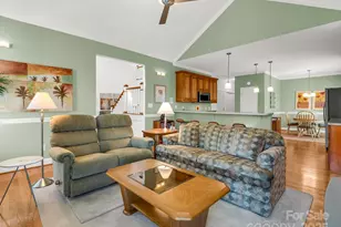 2137 6th St NW, Hickory, NC 28601 - Photo 13