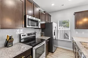 8048 Alderton Ln, Charlotte, NC 28215 - Photo 15