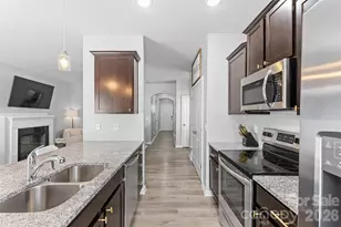 8048 Alderton Ln, Charlotte, NC 28215 - Photo 17