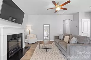8048 Alderton Ln, Charlotte, NC 28215 - Photo 7