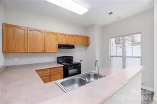 6327 Mallard View Ln, Charlotte, NC 28269 - Photo 7