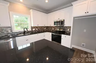 3835 Sulphur Springs Rd NE, Hickory, NC 28601 - Photo 17