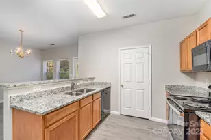 2184 Winthrop Chase Dr, Charlotte, NC 28212 - Photo 9