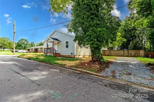 317 S High St, Lincolnton, NC 28092 - Photo 3