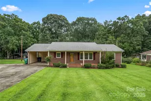 320 Forest Park Dr, Denton, NC 27239 - Photo 1