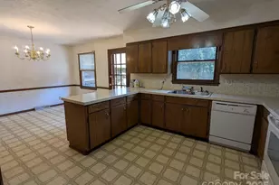 105 Redcoat Dr, Fort Mill, SC 29715 - Photo 9