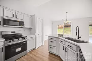 7941 Mossycup Dr, Charlotte, NC 28215 - Photo 23