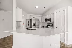 7941 Mossycup Dr, Charlotte, NC 28215 - Photo 21