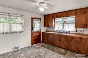 35 Bramlett Dr, Waynesville, NC 28785 - Photo 5