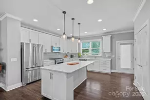 1910 Seegars Pl, Charlotte, NC 28204 - Photo 9