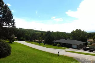 125 Fulton Dr, Hendersonville, NC 28792 - Photo 3