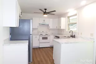 125 Fulton Dr, Hendersonville, NC 28792 - Photo 5