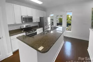 1031 Skyline View Way, Charlotte, NC 28204 - Photo 5