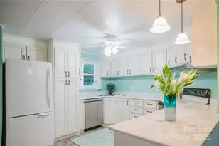 402 Deerfield Ct, Hendersonville, NC 28792 - Photo 15