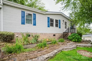 402 Deerfield Ct, Hendersonville, NC 28792 - Photo 1