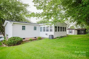 402 Deerfield Ct, Hendersonville, NC 28792 - Photo 7