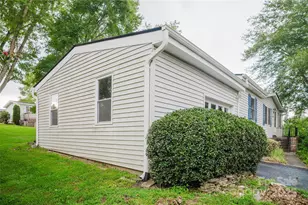 402 Deerfield Ct, Hendersonville, NC 28792 - Photo 5