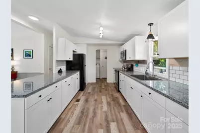 200 Cranbrook Circle, Hendersonville, NC 28792 - Photo 9