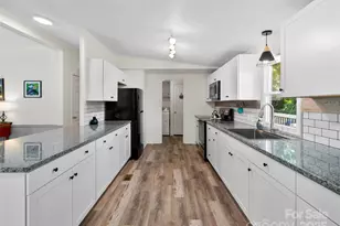 200 Cranbrook Cir, Hendersonville, NC 28792 - Photo 9