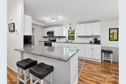 200 Cranbrook Circle, Hendersonville, NC 28792 - Photo 11